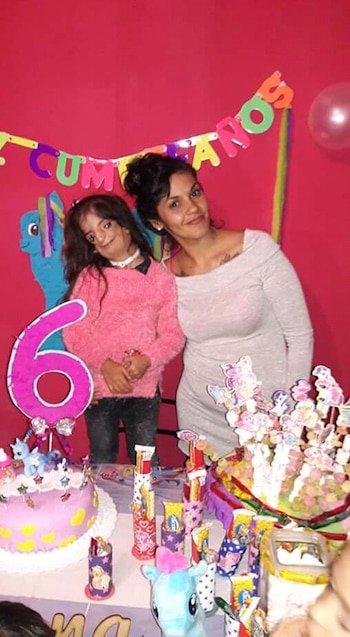 Morena junto a su mamá