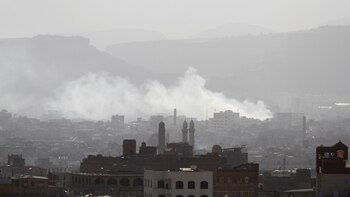 Bombardeos en Sanaa, Yemen, en