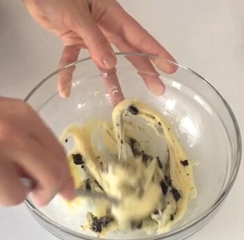 3.Mezclar con una cuchara.