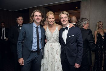 Valeria junto a su hijo