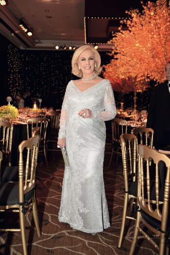 Mirtha Legrand con uno de