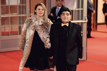 Maradona y Rocío Oliva llegando
