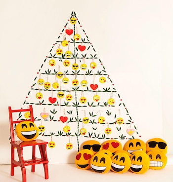 Árbol con emojis.