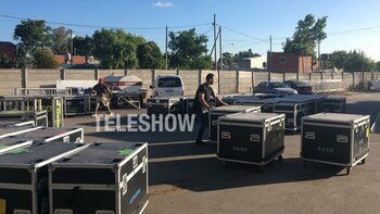 El personal retirando los equipos