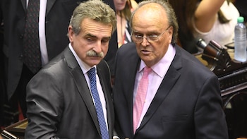 Agustín Rossi (presidirá el bloque del FpV) junto a José Ignacio de Mendiguren