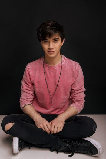 Cantante, actor, influencer, youtuber, alguien