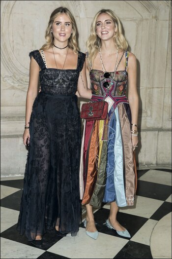 La bloguera y su hermana Valentina en el desfile de Dior. La menor de las Ferragni le sigue los pasos de cerca y cuenta con 1 millón 500 mil seguidores.