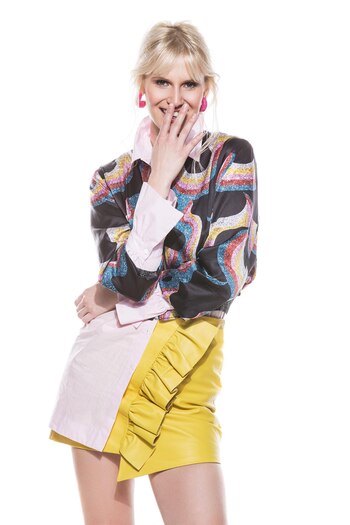 Campera bomber estampada ($ 7.200, Jazmín