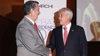 El saludo entre los candidatos