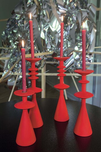 Los candelabros colorados de madera (Estudio