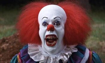 Tim Curry como Pennywise de