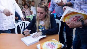 Lilian Tintori firmó ejemplares en la