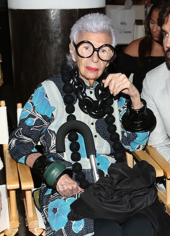 Iris Apfel, ícono de la moda y adicta a los accesorios (Photo by Monica Schipper/Getty Images)