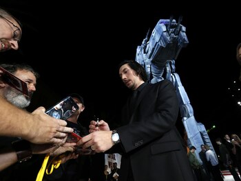 Adam Driver, Kylo Ren, firmó