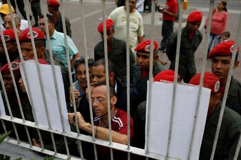 Las Fuerzas Militares supervisan el