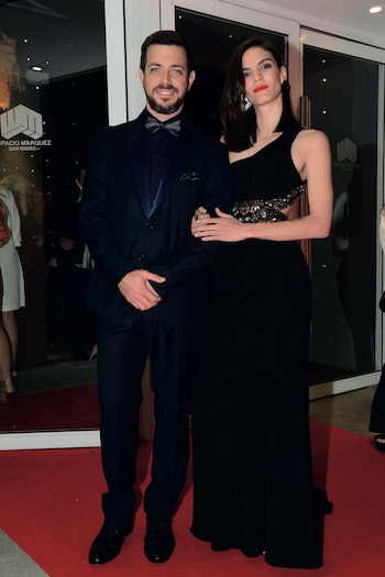 El meteorólogo José Bianco acompañado por su chica, la modelo Laura Blanco