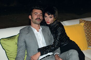 Carla Quevedo junto a Pedro Rosemblat, humorista “político y millennial”, como se define.