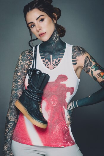Entre medio del disfraz, la hija de Marcelo Tinelli deja ver sus tatuajes
