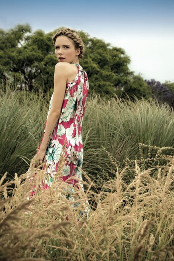 Vestido de seda con escote