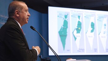 Erdogan diserta utilizando diferentes mapas