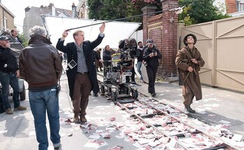 El director Christopher Nolan junto