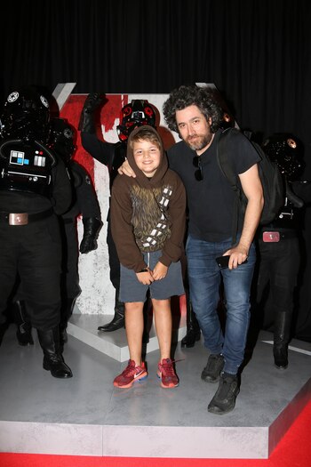 Mariano Cohn y su hijo.