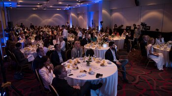 Un auditorio repleto de mujeres
