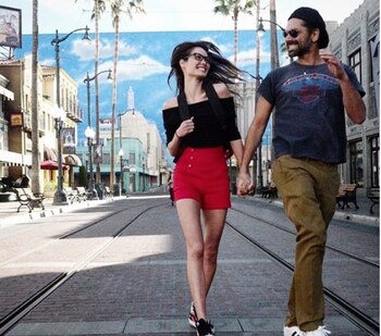 John Stamos y Caitlin McHugh