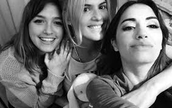 La selfie de Cande, Lali
