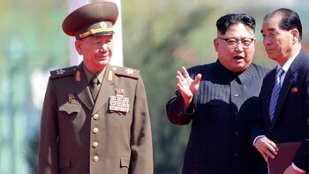 Vestido de militar, Hwang Pyong-so