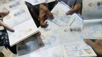 Pasaporte de los niños anulados. (Cortesía Isabel Pérez)