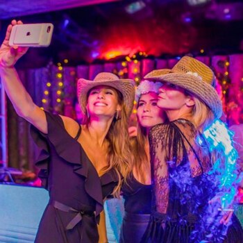 Pampita, Angie Balbiani y la