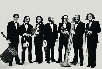 En blanco y negro: el equipo del ’71-73 que marcara época: Gerardo Masana, Maronna, Carlos Núñez Cortés, Mundstock, Ernesto Acher, Daniel Rabinovich y López Puccio. Foto: Archivo Atlántida