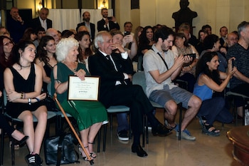 Aplaudiendo en primera fila sus hijos y nietos. Foto: GENTE