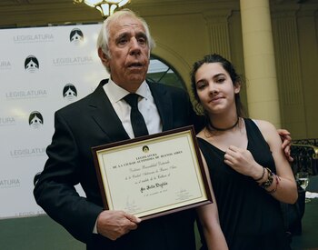 Con su nieta, Morena Echarri. Foto: GENTE