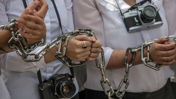 Activistas protestan por la detención