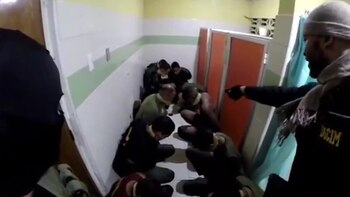 Óscar Pérez señala a los