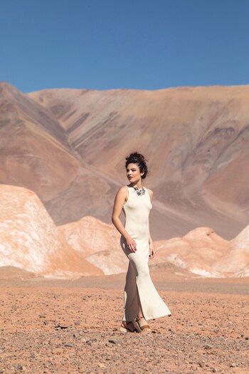 Maxivestido con tajo lateral ($