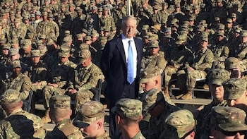 Jim Mattis visitó la base