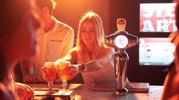 La cerveza se sirvió a