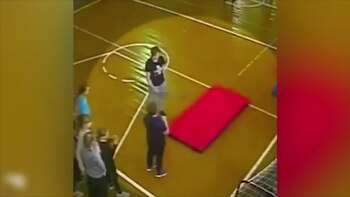 La docente le mostró con