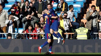 Messi, festejando descalzo tras el