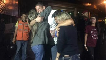 Uno de los políticos liberados