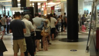 Filas en el Abasto (@reinaloca66)