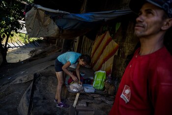 Los pobres pasan varios días