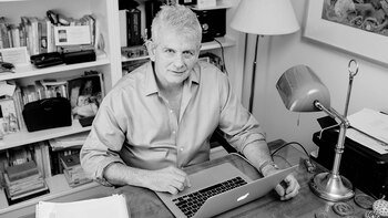 Jorge Torres Zavaleta es autor