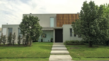 El frente de la casa.