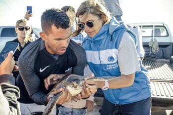 Carlitos a punto de devolver