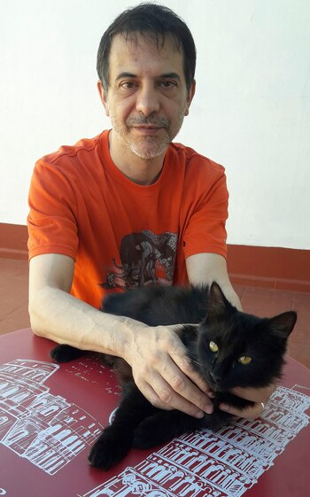 “Publicado por Edhasa, el libro