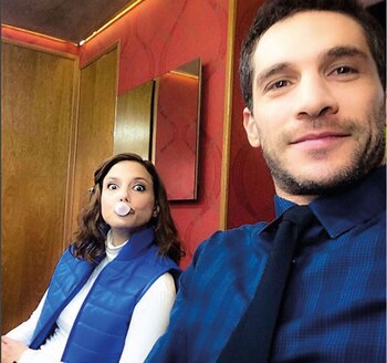 Con Manuela Pal, su compañera